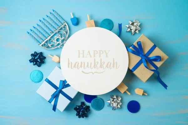 Hanukkah Semester Gratulationskort Med Menorah Presentförpackning Och Spinning Topp Blå — Stockfoto