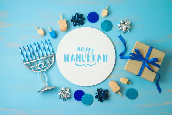 Hanukkah Semester Koncept Med Menorah Presentförpackning Och Spinning Topp Blå — Stockfoto