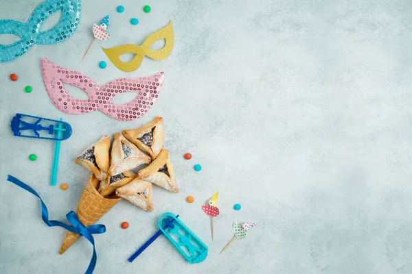 Conceito Férias Purim Com Biscoitos Hamantaschen Cone Waffle Máscara Carnaval — Fotografia de Stock