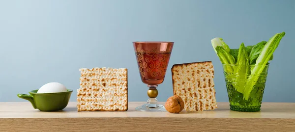 Jewish Holiday Passover Creative Concept Wine Matzah Egg Lettuce Wooden — Stock Photo, Image