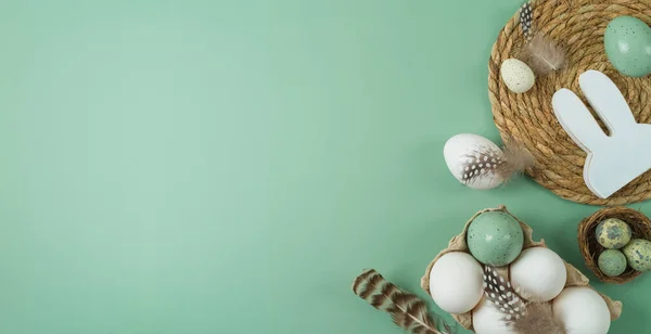 Pasen Viering Concept Met Witte Eieren Decoratie Groene Achtergrond Banner — Stockfoto
