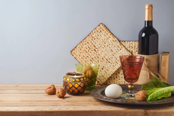 Židovská Dovolená Pesach Oslava Koncept Vínem Matzah Seder Talíř Dřevěném — Stock fotografie