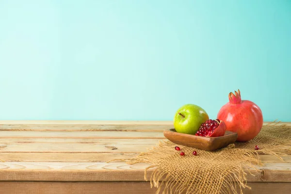 Żydowskie Święto Rosh Hashana Tło Miodem Jabłkiem Granatu Drewnianym Stole — Zdjęcie stockowe