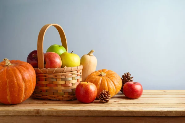 Autumn Pumpkin Apples Basket Wooden Table Thanksgiving Holiday Background — Zdjęcie stockowe