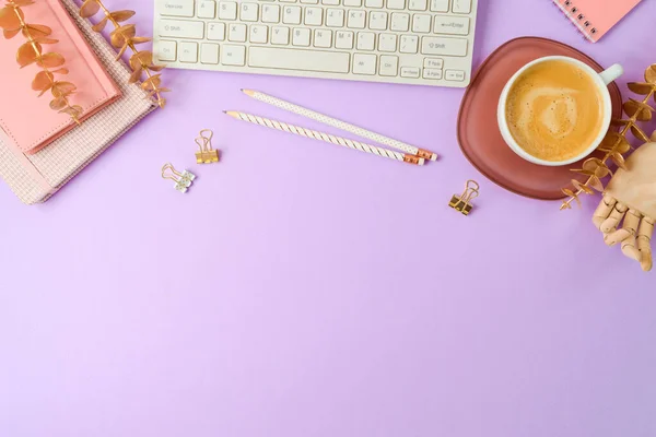 Stylish Feminine Table Coffee Cup Notebook Computer Keyboard Purple Background — ストック写真
