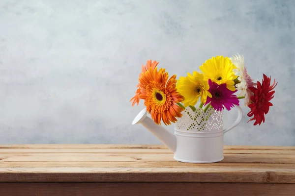 Gerbera Daisy Flower Boquet Wooden Table Home Decoration Background — 图库照片