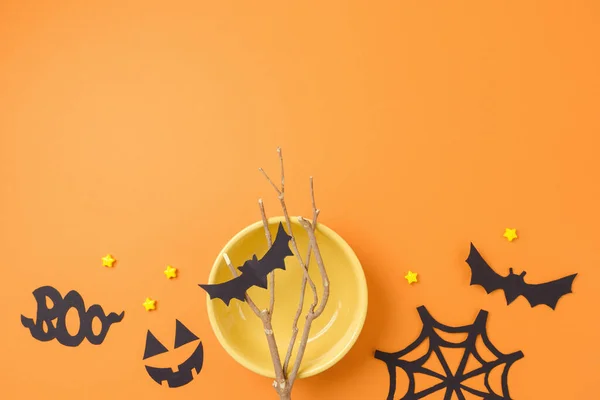 Хэллоуин Творческая Открытка Бумажные Украшения Тарелка Ветка Дерева Тыква Оранжевом — стоковое фото
