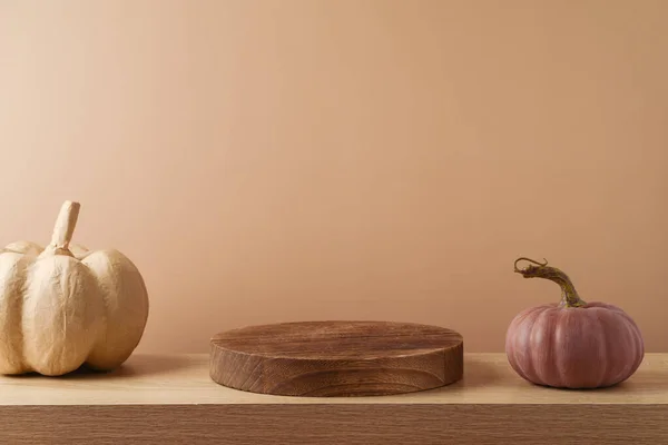 Podio Legno Vuoto Sul Tavolo Con Zucca Sfondo Moderno Halloween — Foto Stock