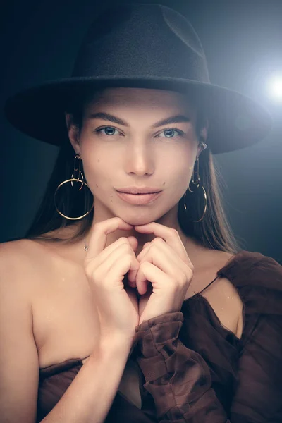 Fashionable Studio Portrait Beautiful Young Girl Black Hat Grey Background — Stock Photo, Image