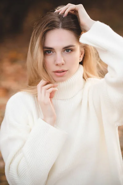 Attractive Blonde White Sweater Background Autumn Colors — ストック写真