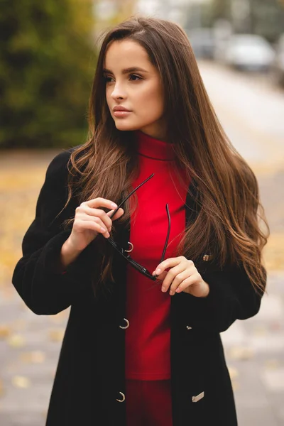 Autumn Portrait Attractive Girl Autumn Shades Stylish Girl Relaxes Warm — Stock Photo, Image