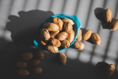 Hayat taze cevizlerle dolu