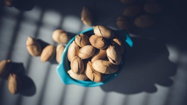 Hayat taze cevizlerle dolu