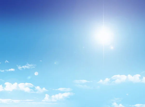 태양과 아름 다운 구름과 푸른 하늘 — 스톡 사진