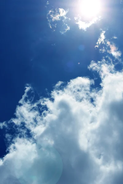 बादल के साथ नीला आकाश — स्टॉक फ़ोटो, इमेज