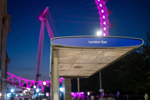 London Eye Buszszálló Kerékkel Nem Fókuszált Éjszaka Megvilágított Háttérben — Stock Fotó