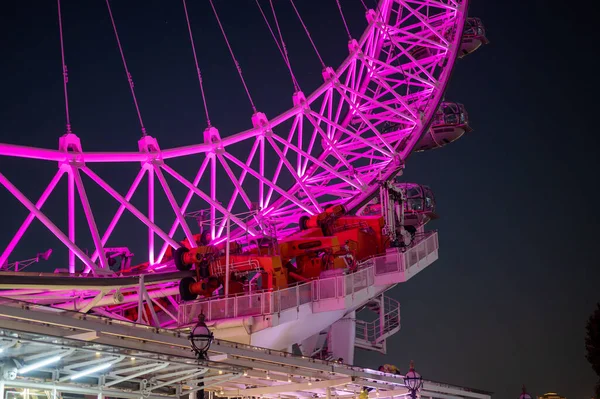 Londra Nın Gözü Süren Motorlar Gece Renklerle Aydınlatılıyor — Stok fotoğraf