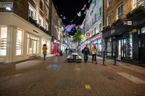 Londres Novembro 2021 Compradores Rua Carnaby Com Luzes Natal Fundo — Fotografia de Stock