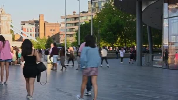 Londýn Května 2021 Pan Přes Průčelí Radnice Jako Turisté Procházka — Stock video