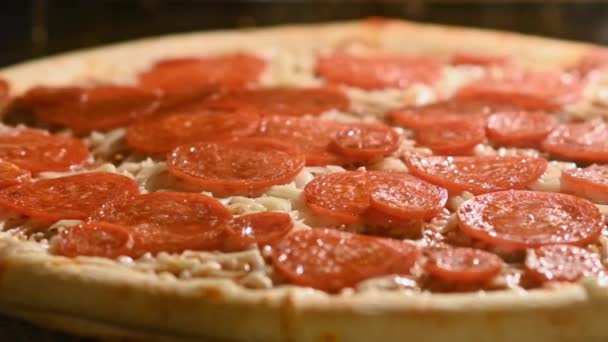 Panning Time Lapse Pizza Salame Piccante Cotta Forno Salame Piccante — Video Stock