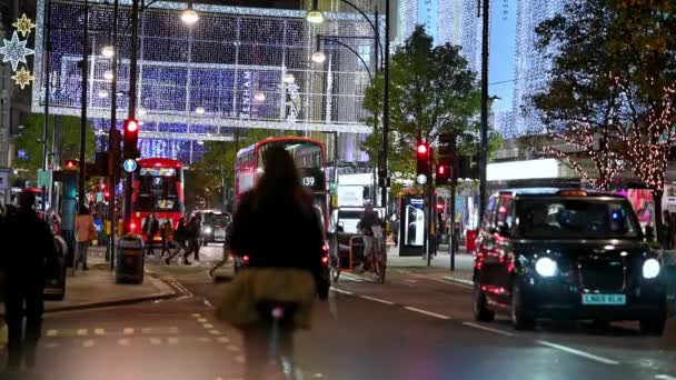 Λονδινο Νοεμβριου 2020 Κυκλοφορία Και Αγοραστές Στην Oxford Street Φωτίζονται — Αρχείο Βίντεο