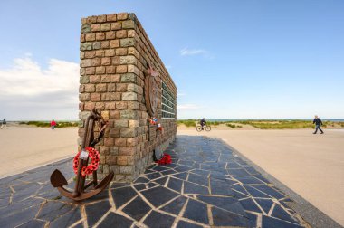 DUNKIRK, FRANCE - 13 AĞUSTOS 2019: Dunkirk 'teki Müttefik Kuvvetlere Dinamo Anıtı Operasyonu