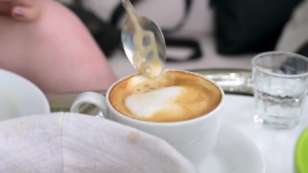 Kloseup Kaffekopp Som Lyfts — Stockvideo