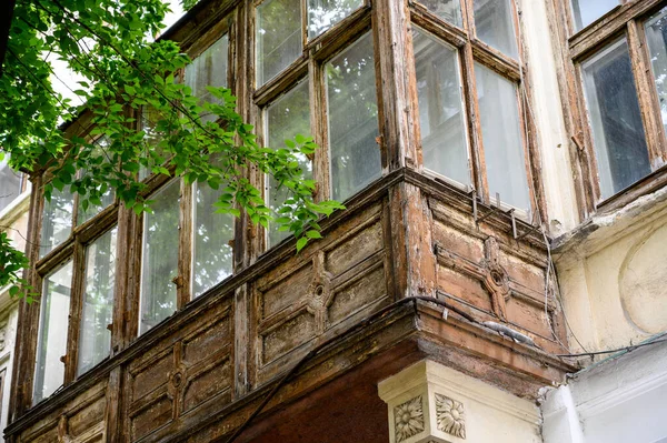 Bratislava Slovakien Juli 2019 Åldrat Fönster Trä Första Våningen Byggnad — Stockfoto