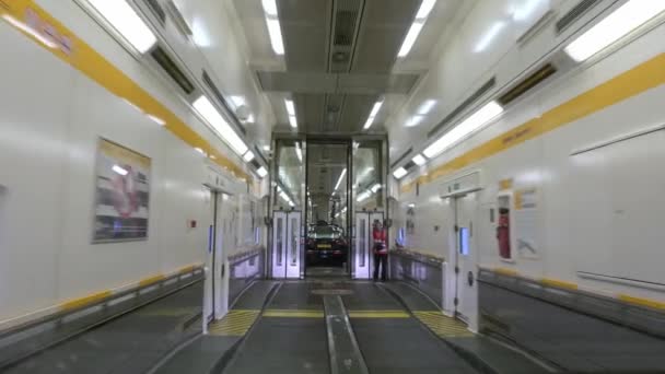 Calais Frankreich August 2019 Blick Durch Die Windschutzscheibe Eines Eurotunnel — Stockvideo