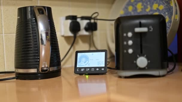 Slow Push Smart Meter Kettle Toaster — Stock Video