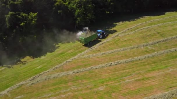 Richmond North Yorkshire Huhtikuu 2021 Traktorin Lennokki Joka Vetää Perävaunua — kuvapankkivideo