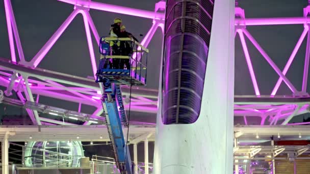 London Maj 2022 Arbejdere Kirsebærplukker Natten Jetvask London Eye – Stock-video