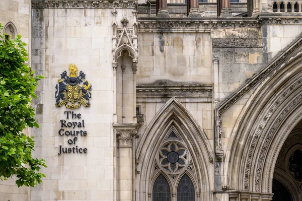 London Maja 2022 Herb Podpis Stronie Budynku Royal Courts Justice Zdjęcia Stockowe bez tantiem