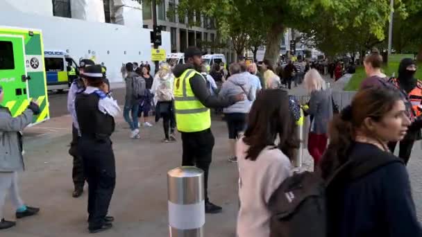 Londres Septembre 2022 Des Délégués Syndicaux Contrôlent File Attente Travers — Video