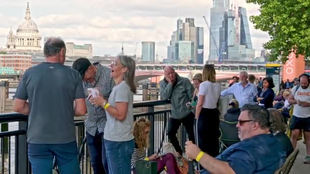 Londres Septiembre 2022 Gente Esperando Cola Para Ver Reina Acostada — Vídeos de Stock