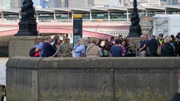 London Sept 2022 People Queue See Queen Lying State Blackfriars — Stock Video
