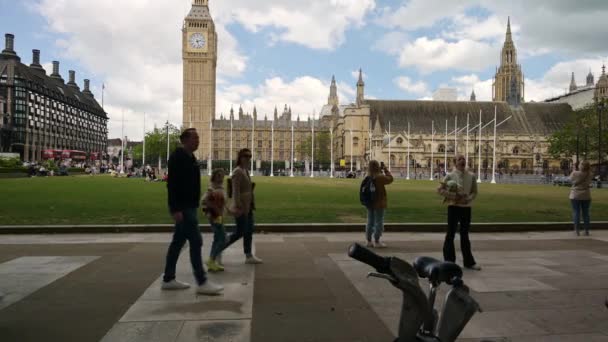 Лондон Мая 2022 Года Парламентская Площадь Палатами Парламента Заднем Плане — стоковое видео