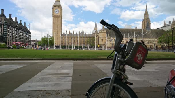 Лондон Мая 2022 Года Парламентская Площадь Палатами Парламента Заднем Плане — стоковое видео