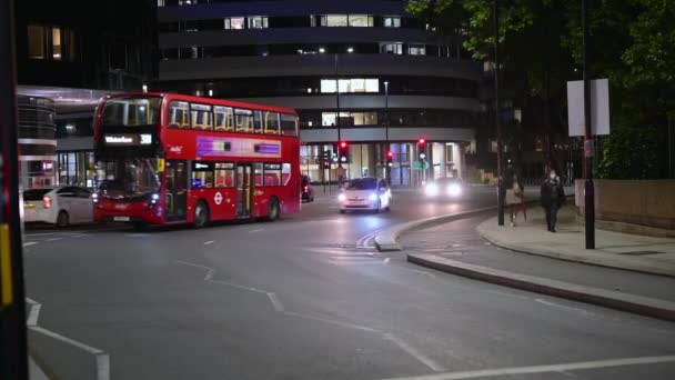 London Травня 2022 Red London Double Decker Bus Трафік Westminster — стокове відео