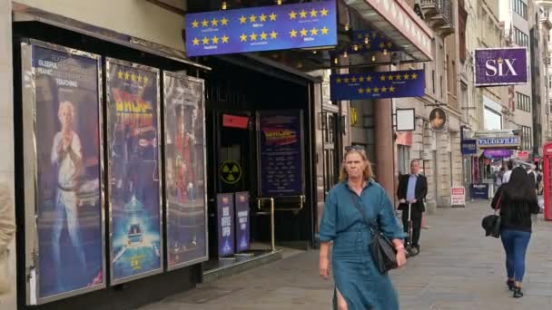 Inggris London May 2022 Tilt Back Future Musical Adelphi Theatre — Stok Video