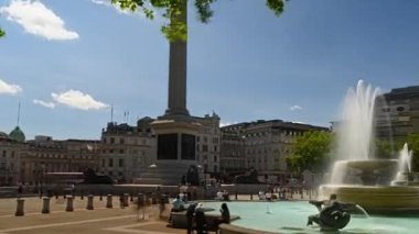 LONDON - 19 Mayıs 2022: Trafalgar Meydanı ve Ulusal Galeri 'nin Karşısındaki Hareket Süresi