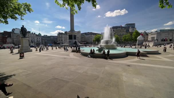 Londen Mei 2022 Brede Opname Van Trafalgar Square Een Zonnige — Stockvideo