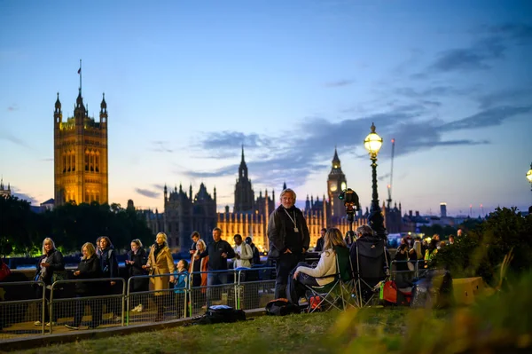 Londres Septiembre 2022 Equipo Noticias Televisión Frente Houses Parliament Cubriendo — Foto de Stock