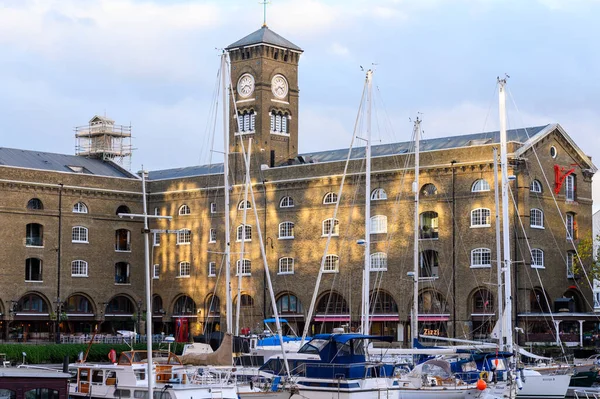 London November 2020 Elfenbeinhaus Katherine Dock Mit Goldenem Sonnenlicht Späten — Stockfoto