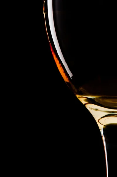 Detalle de la copa de vino sobre fondo negro — Foto de Stock