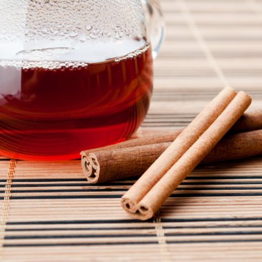 çay bir tarçın ile