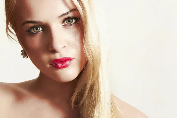 Beautiful blond woman with red lips. your text here — Stock Photo, Image