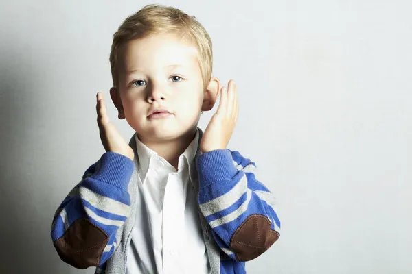 Pequeño chico de moda.Niño con estilo. niños de moda — Foto de Stock