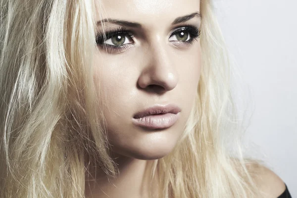 Närbild vacker blond flicka med gröna eyes.woman.make-upp — 图库照片