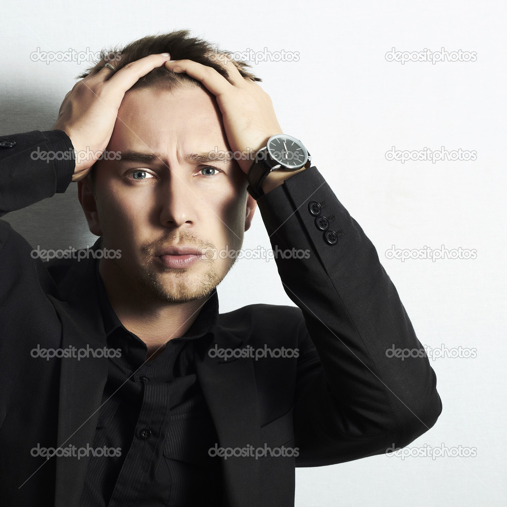 Mode Schoner Mann Business Anzug Und Schwarzes Hemd Problem Stockfotografie Lizenzfreie Fotos C Eugenepartyzan Depositphotos